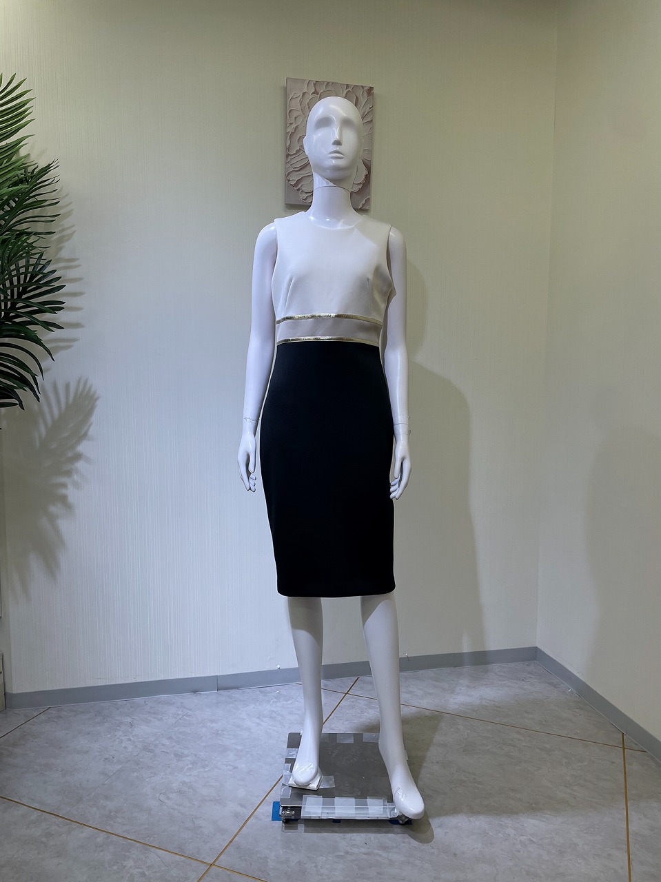 【レンタルドレス 5057】ゴールドパイピング切替バイカラードッキングタイトミディアムドレス ブラック【Calvin Klein】